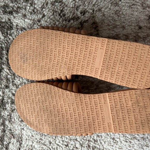 Tkees - Picture 5 of 5